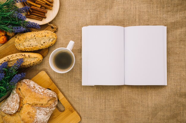 Mockup creativo de libro con pan