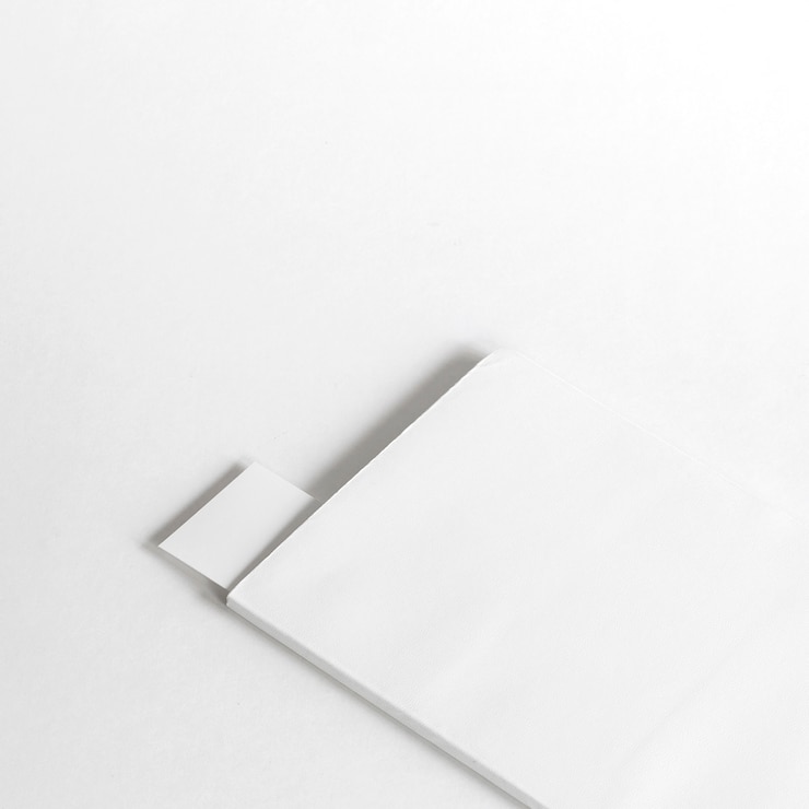 Foto gratuito mockup de libro blanco