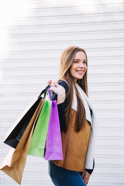 Modelo de contenido con bolsas de compras