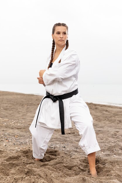 Modelo de entrenamiento en traje de karate