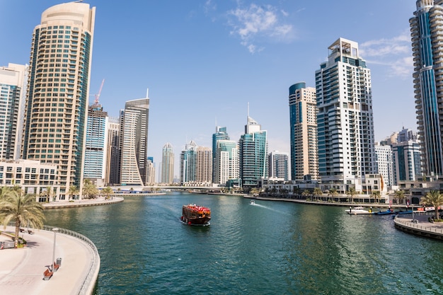 Modetn ciudad del centro de lujo de Dubai, Emiratos Árabes Unidos
