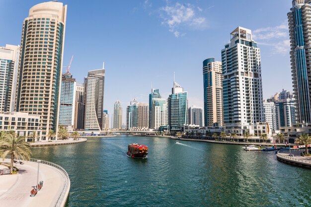 Modetn ciudad del centro de lujo de Dubai, Emiratos Árabes Unidos