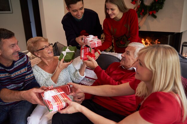 El momento de dar un regalo