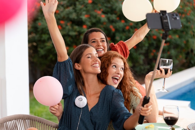 Momentos de celebración de amigas