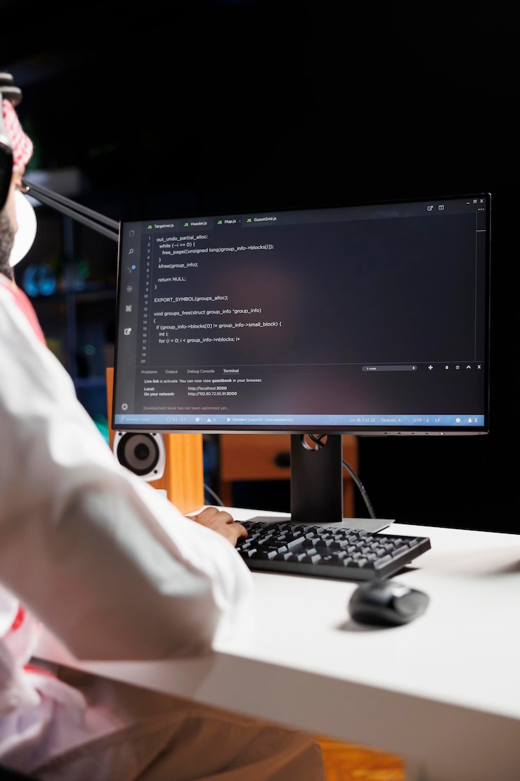 Photo Gratis monitor komputer menampilkan kode sumber