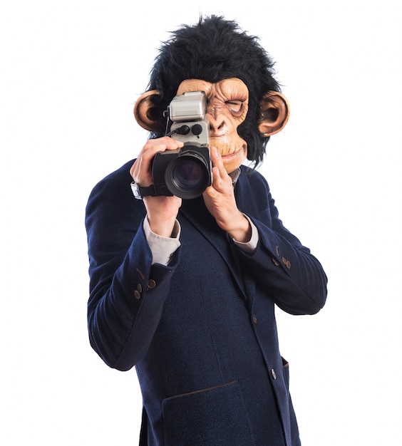 Foto gratuita mono hombre con cámara de vídeo