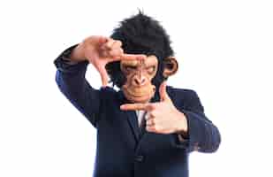 Foto gratuita mono, hombre, concentración, sus, dedos
