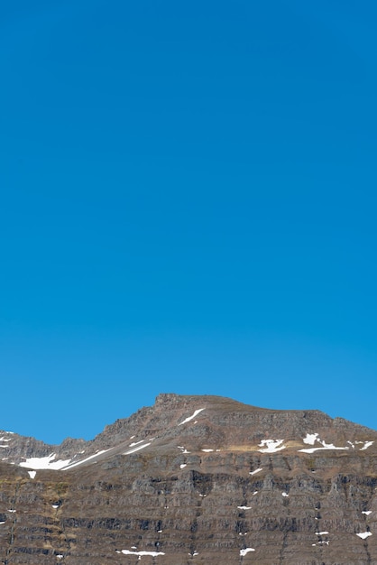 Foto gratuita montaña y cielo seydisfjordur islandia 20 de mayo de 2023