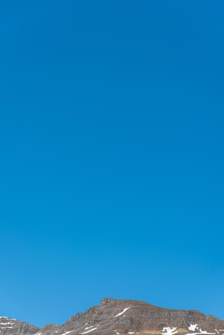 Foto gratuito montaña y cielo seydisfjordur islandia 20 de mayo de 2023