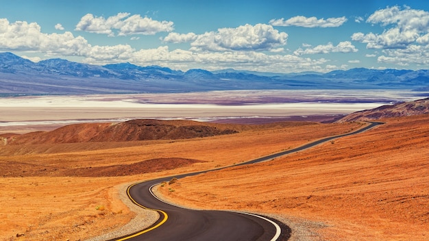 Foto gratuita montaña durante el día