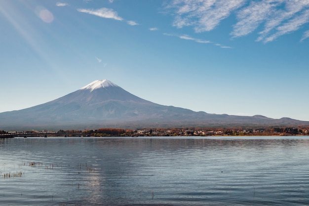 Montaña Fuji en el lago Kawaguchiko, Japón