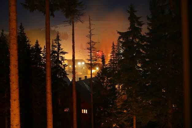 montaña en la noche