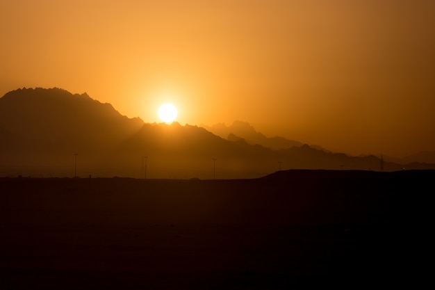 Montaña puesta de sol