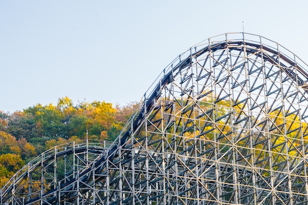 Montaña rusa en el parque