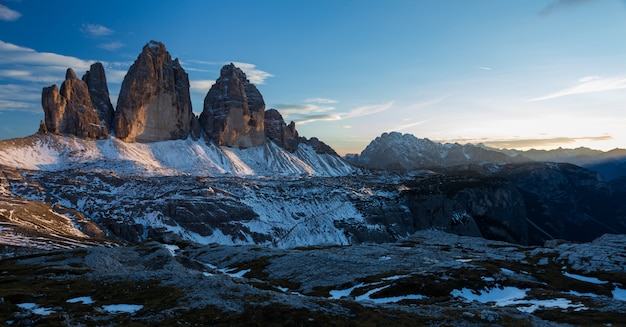 Montaña Tre Cime di lavaredo en Alpes italianos