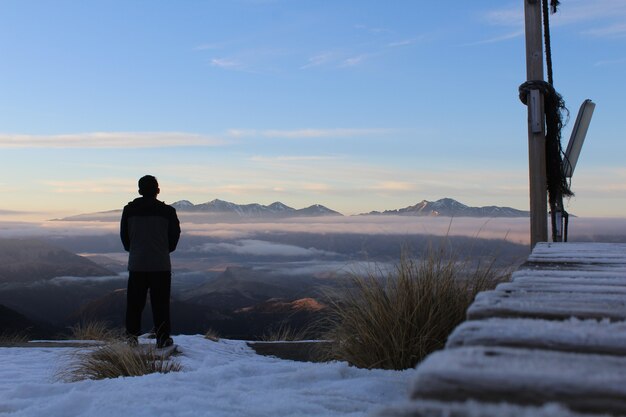 Montañas y nieve por la mañana en Nueva Zelanda.