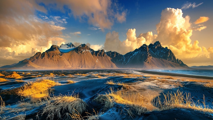 Foto gratuito montañas vestrahorn en stokksnes, islandia.