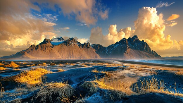 Montañas Vestrahorn en Stokksnes, Islandia.