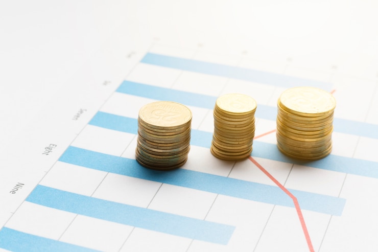 Foto gratuito montones de monedas en la parte superior del gráfico