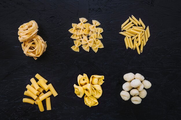 Montones de pasta surtida