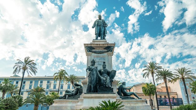 Monumento a Camillo Benso en Roma Italia