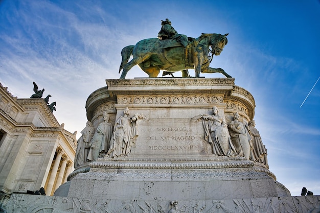 Foto gratuita monumento ecuestre de víctor emanuel ii