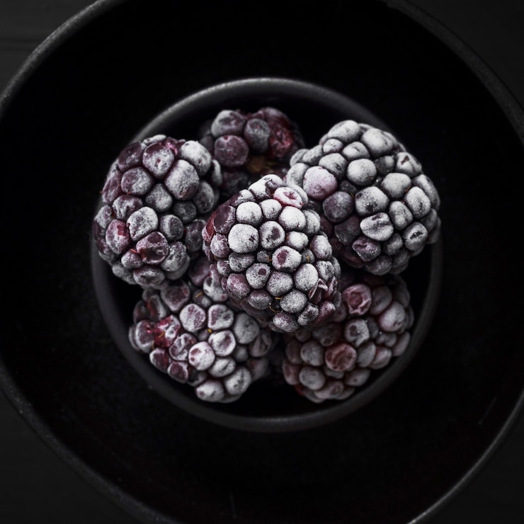 Foto gratuito moras congeladas dulces de cerca