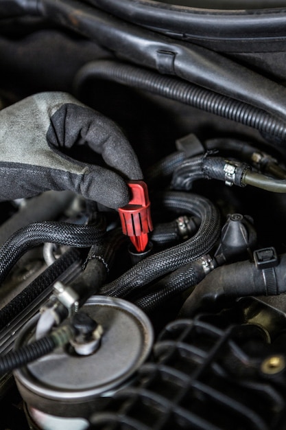 motor del coche de mantenimiento del mecánico