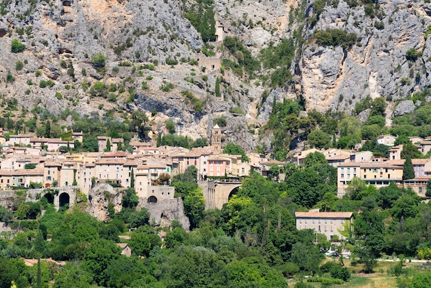 Foto gratuita moustierssaintemarie uno de los pueblos más bonitos de francia