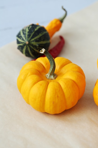 Muchas calabazas pequeñas