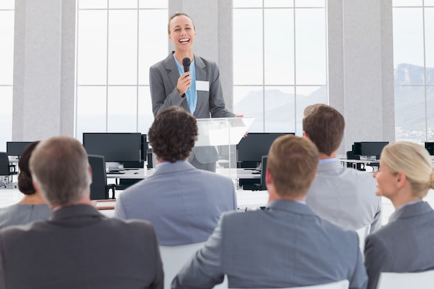 Foto gratuita muebles de negocios de trabajo de presentación del monitor