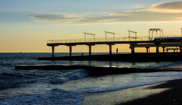 Un muelle costero de la ciudad