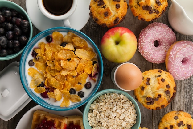 Foto gratuita muesli y manzana