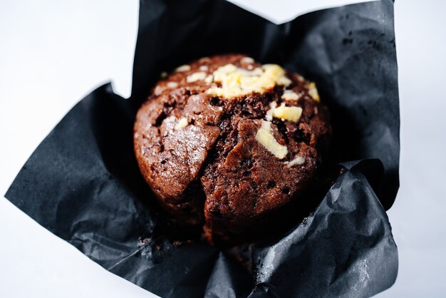 Muffin de chocolate relleno de nueces