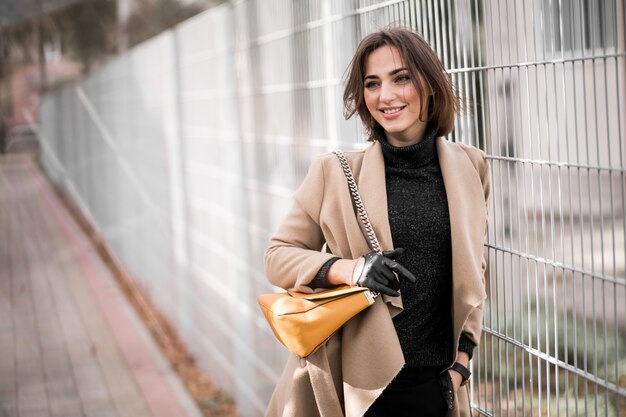 Mujer en abrigo