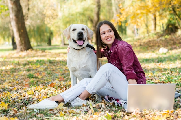 Mujer adulta con su mejor amiga