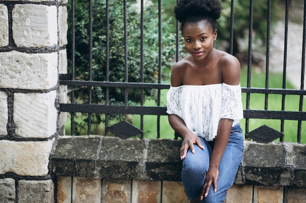 Mujer afroamericana feliz