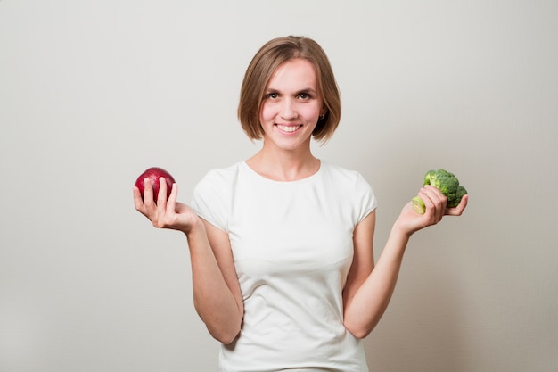 Mujer con alimentos