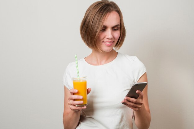 Mujer con alimentos