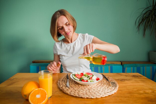 Mujer con alimentos