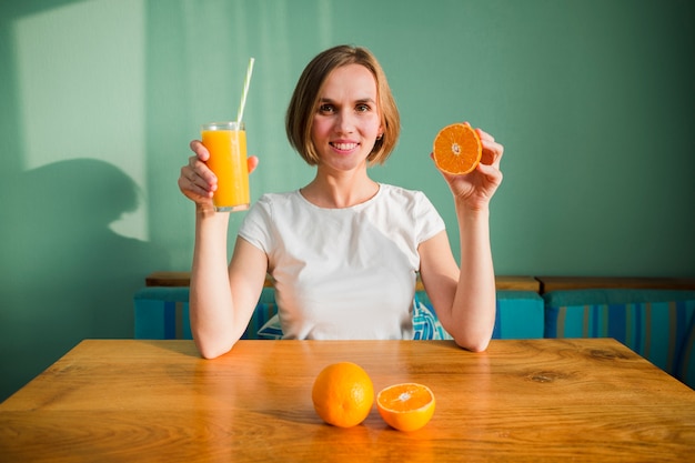 Mujer con alimentos