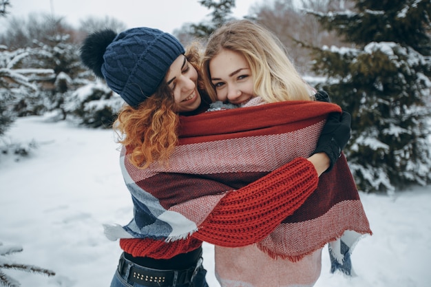 Mujer amigo invierno cómodo de la señora