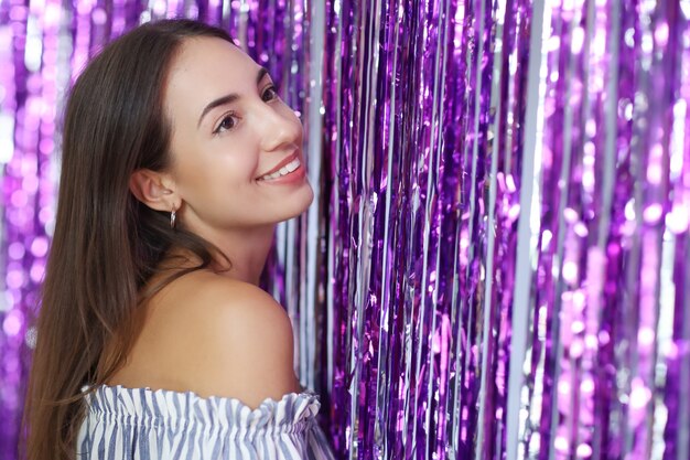 Mujer con amplia sonrisa