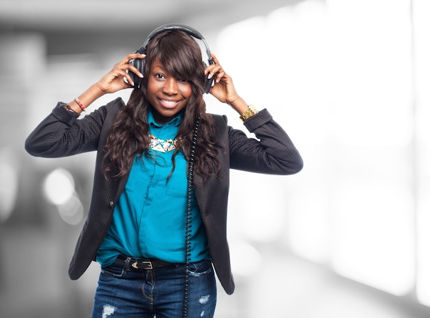 Mujer con auriculares