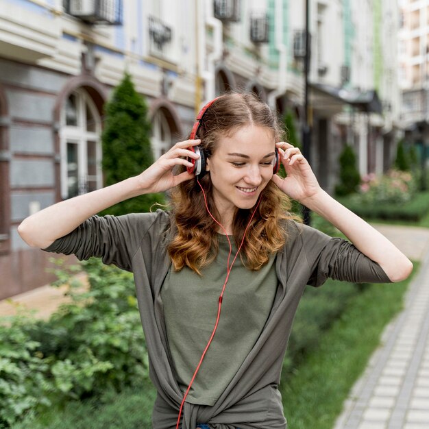 Mujer con auriculares