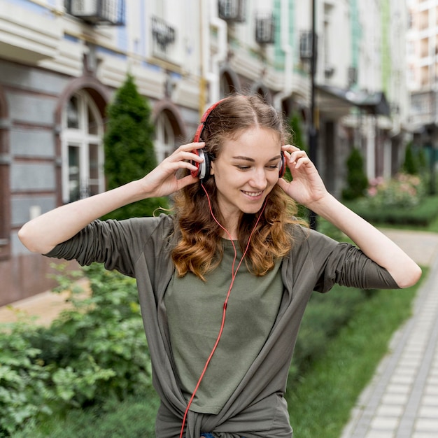 Mujer con auriculares