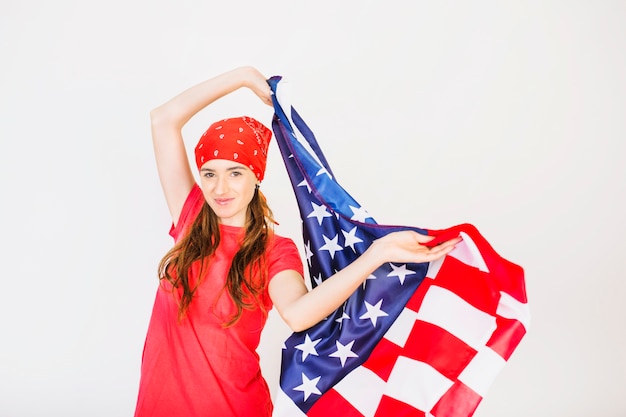 Mujer con bandera americana