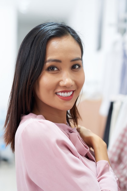 Mujer bastante asiática