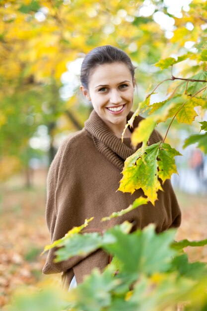 Mujer de belleza en septiembre