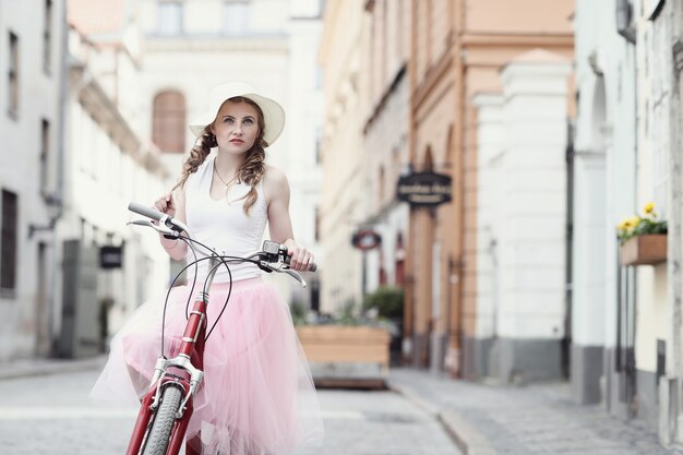 Mujer con bicicleta